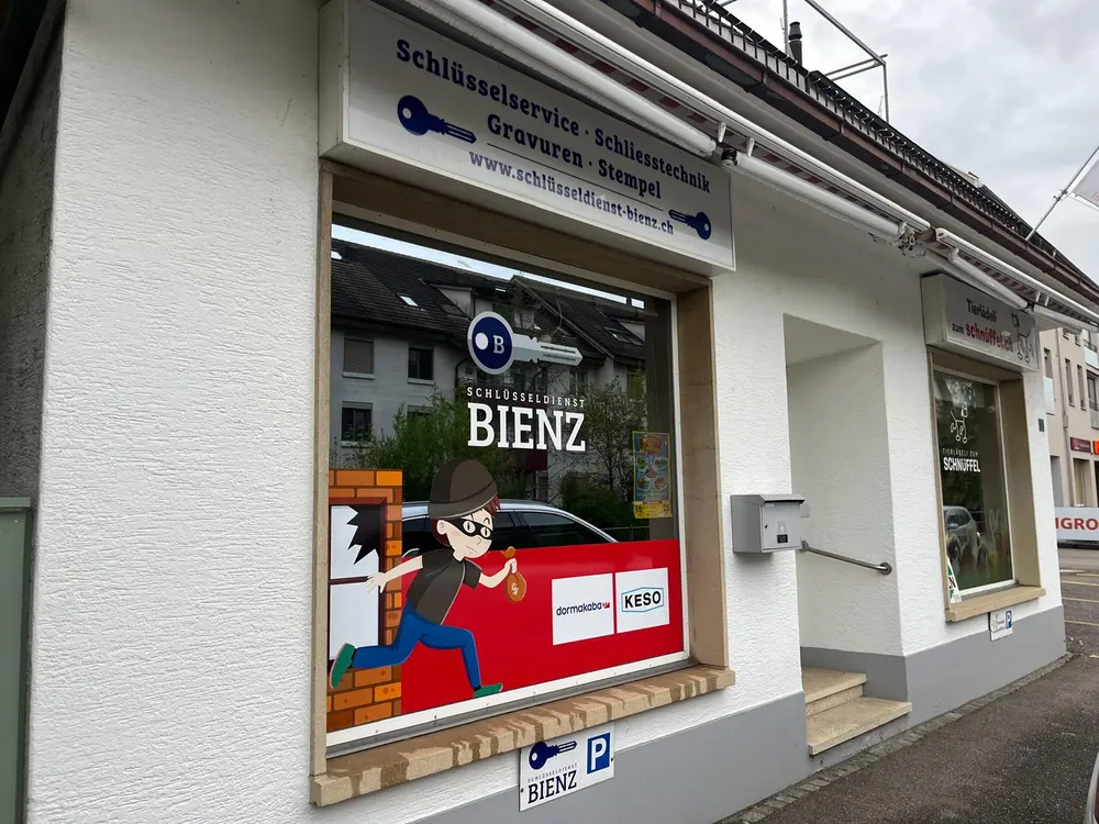 Schaufensterbeschriftung – Referenz von Werbung 360° (Schlüsselservice)