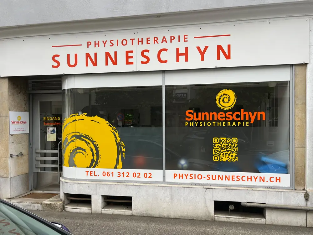 Fassaden- und Schaufensterbeschriftung – Referenz von Werbung 360° (Physiotherapie)